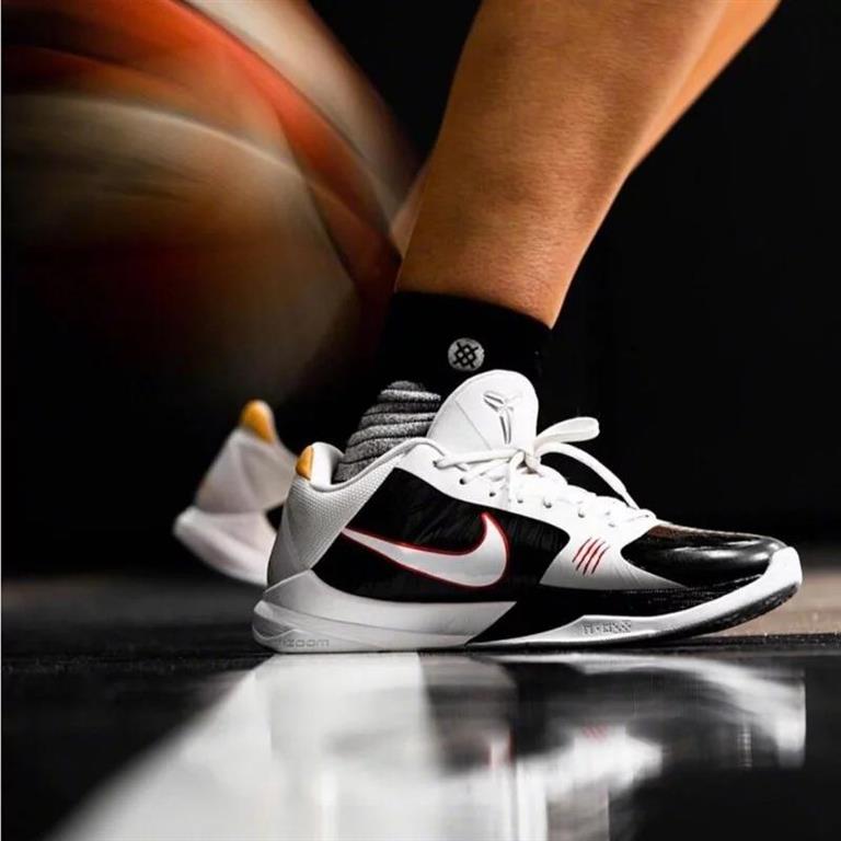 Nike Kobe 5 Protro '' Alternate Bruce Lee '' 男子籃球鞋白黑- NIKE